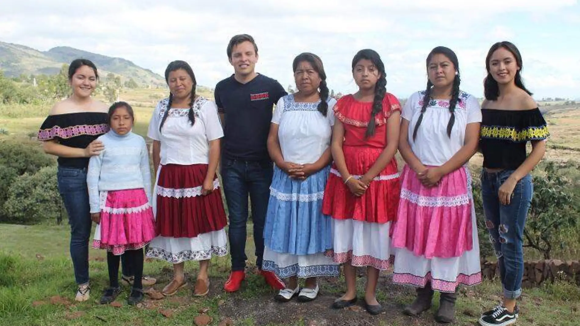 El proyecto Thok´ye, fue expuesto en Chile, y esperan que la población queretana siga aceptando las prendas que elaboran.